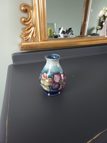 Moorcroft pottery vase - moorcroft,