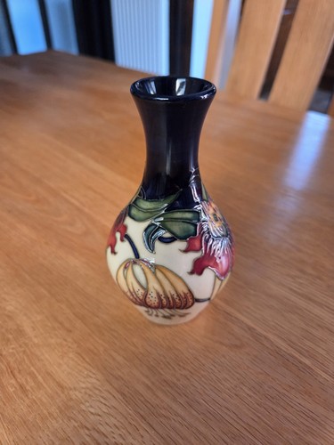 Moorcroft anna lily pattern - moorcroft,