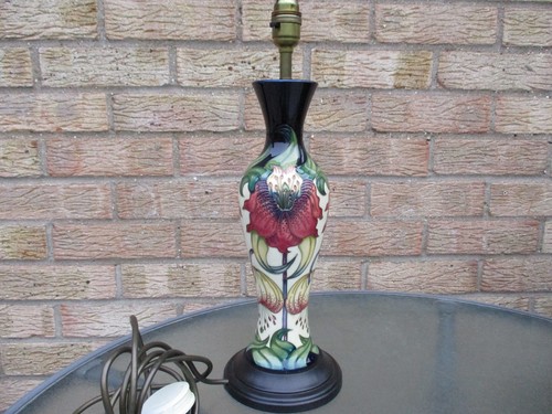 Moorcroft anna lily - lily, pattern